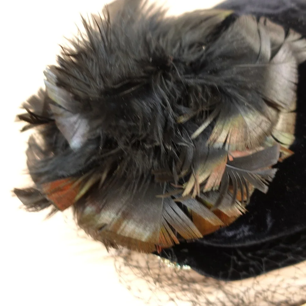 Vintage Black Velvet Hat Feather Rhinestone Brooch Veil Church Fascinator Gothic - Picture 7 of 15